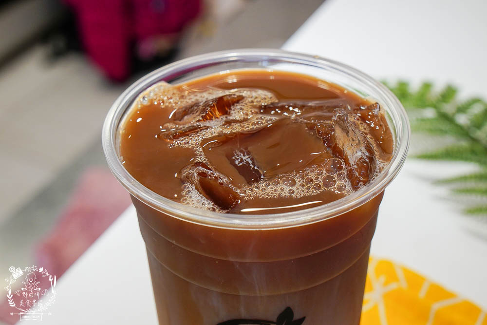高雄[林紅茶專賣店建工店]純天然香水鮮奶茶可以喝出漸層口味?高CP值的超搞剛手炒糖喝起來很安心!