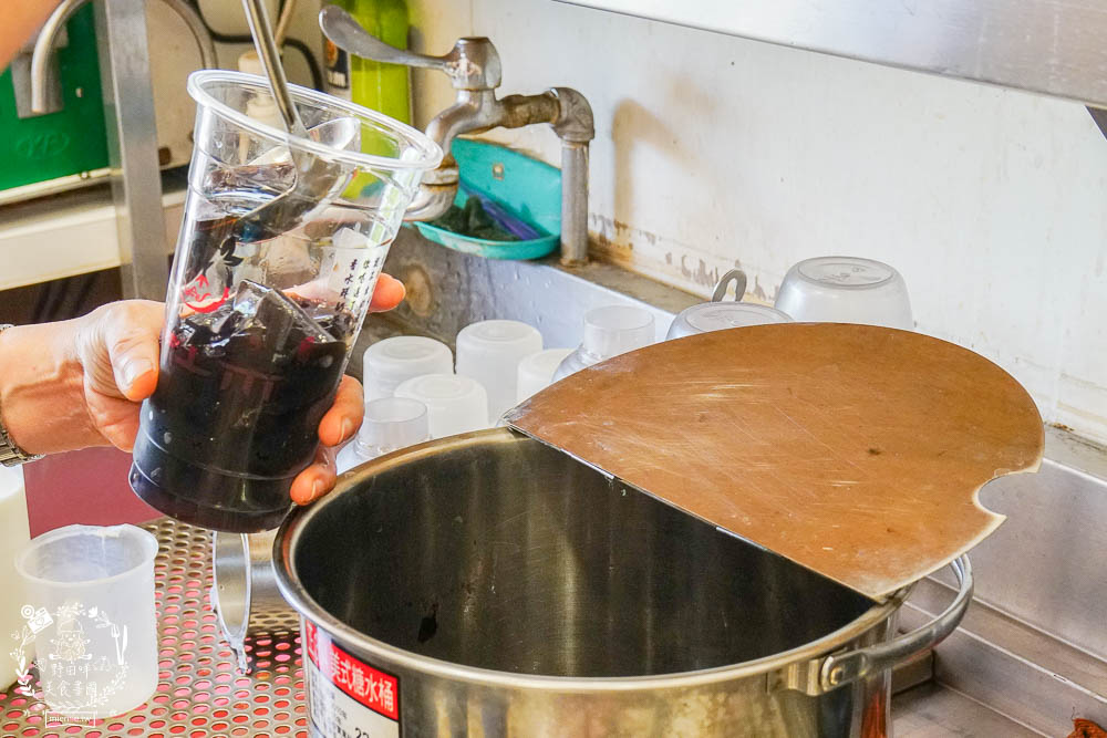 高雄[林紅茶專賣店建工店]純天然香水鮮奶茶可以喝出漸層口味?高CP值的超搞剛手炒糖喝起來很安心!