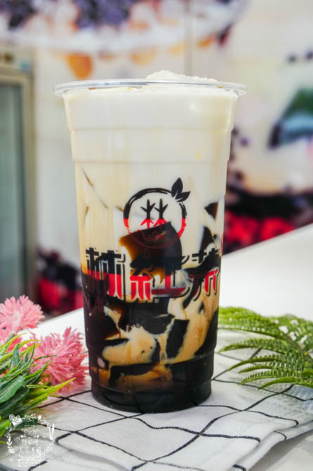 高雄[林紅茶專賣店建工店]純天然香水鮮奶茶可以喝出漸層口味?高CP值的超搞剛手炒糖喝起來很安心!