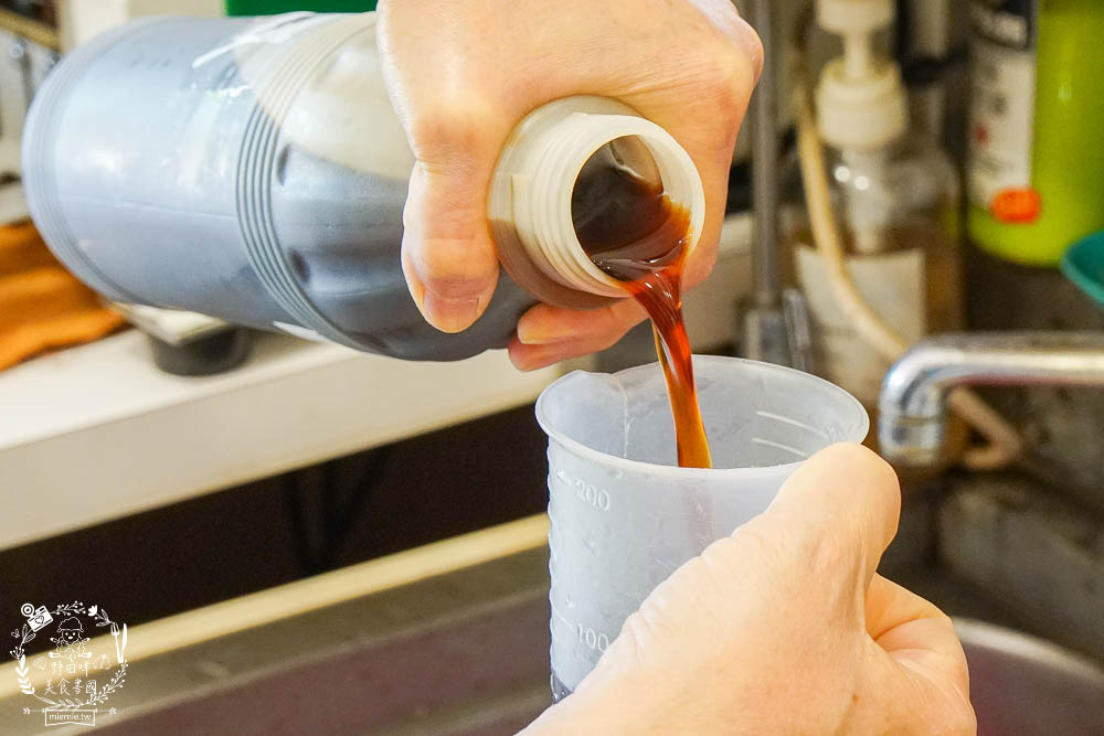 高雄[林紅茶專賣店建工店]純天然香水鮮奶茶可以喝出漸層口味?高CP值的超搞剛手炒糖喝起來很安心!