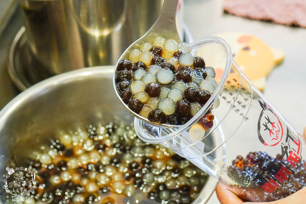 高雄[林紅茶專賣店建工店]純天然香水鮮奶茶可以喝出漸層口味?高CP值的超搞剛手炒糖喝起來很安心!