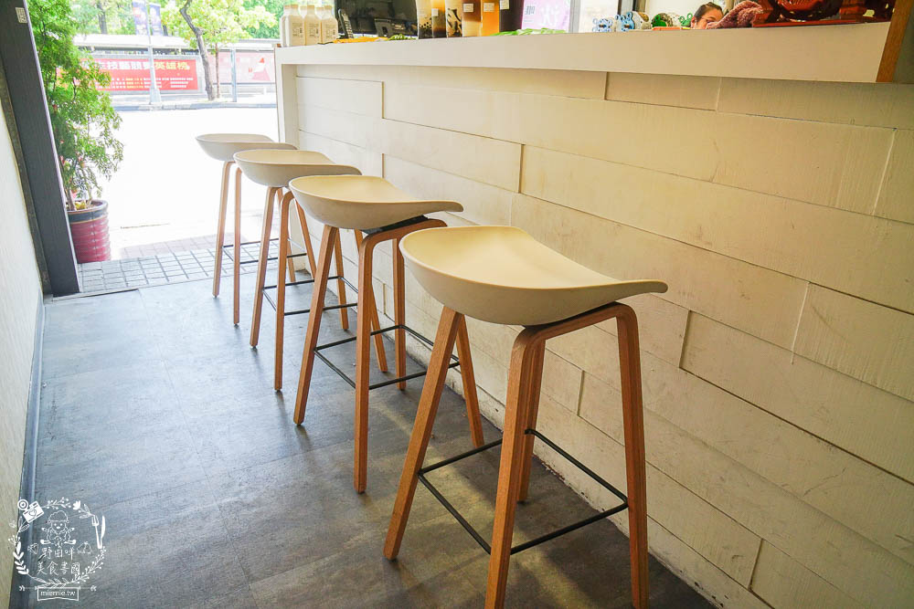 高雄[林紅茶專賣店建工店]純天然香水鮮奶茶可以喝出漸層口味?高CP值的超搞剛手炒糖喝起來很安心!