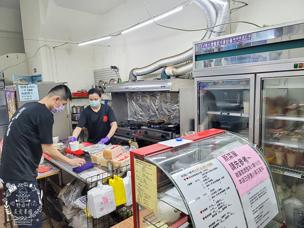 高雄[小鮮肉肉蛋吐司]瑞豐夜市超平價宵夜!百元就能吃到爆量肉蛋吐司+滿滿肉燥飯+濃厚雞湯?
