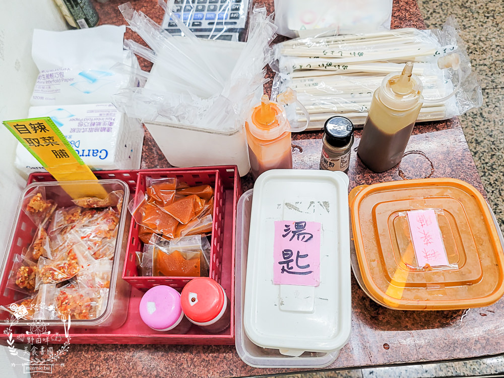 高雄[小鮮肉肉蛋吐司]瑞豐夜市超平價宵夜!百元就能吃到爆量肉蛋吐司+滿滿肉燥飯+濃厚雞湯?