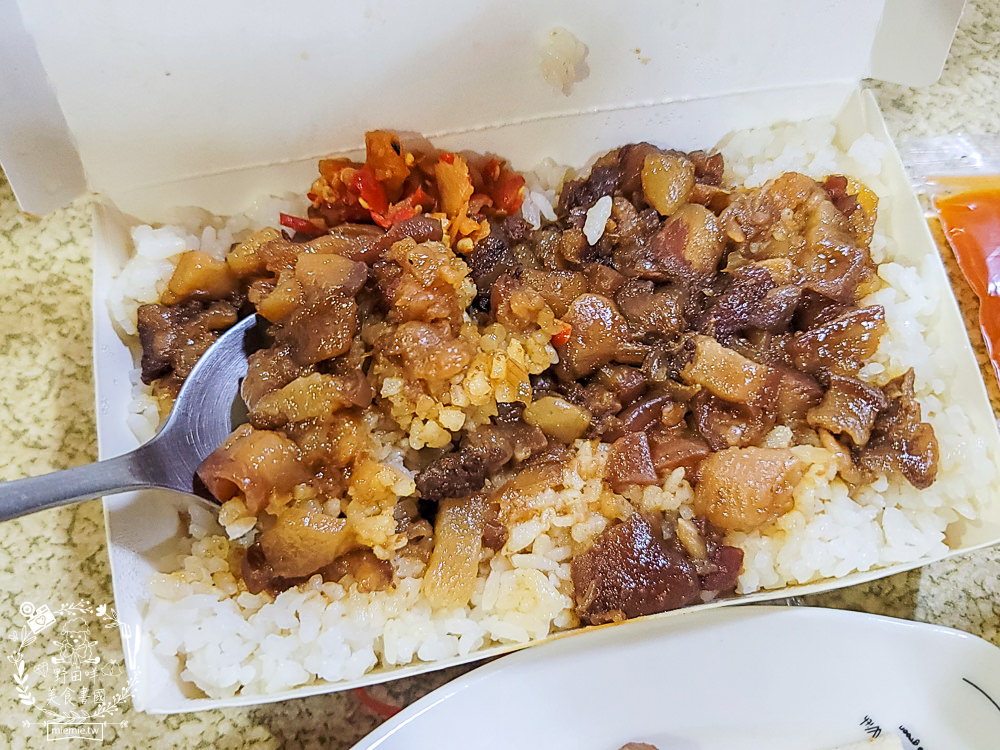 高雄[小鮮肉肉蛋吐司]瑞豐夜市超平價宵夜!百元就能吃到爆量肉蛋吐司+滿滿肉燥飯+濃厚雞湯?