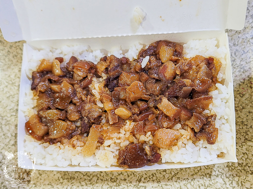 高雄[小鮮肉肉蛋吐司]瑞豐夜市超平價宵夜!百元就能吃到爆量肉蛋吐司+滿滿肉燥飯+濃厚雞湯?