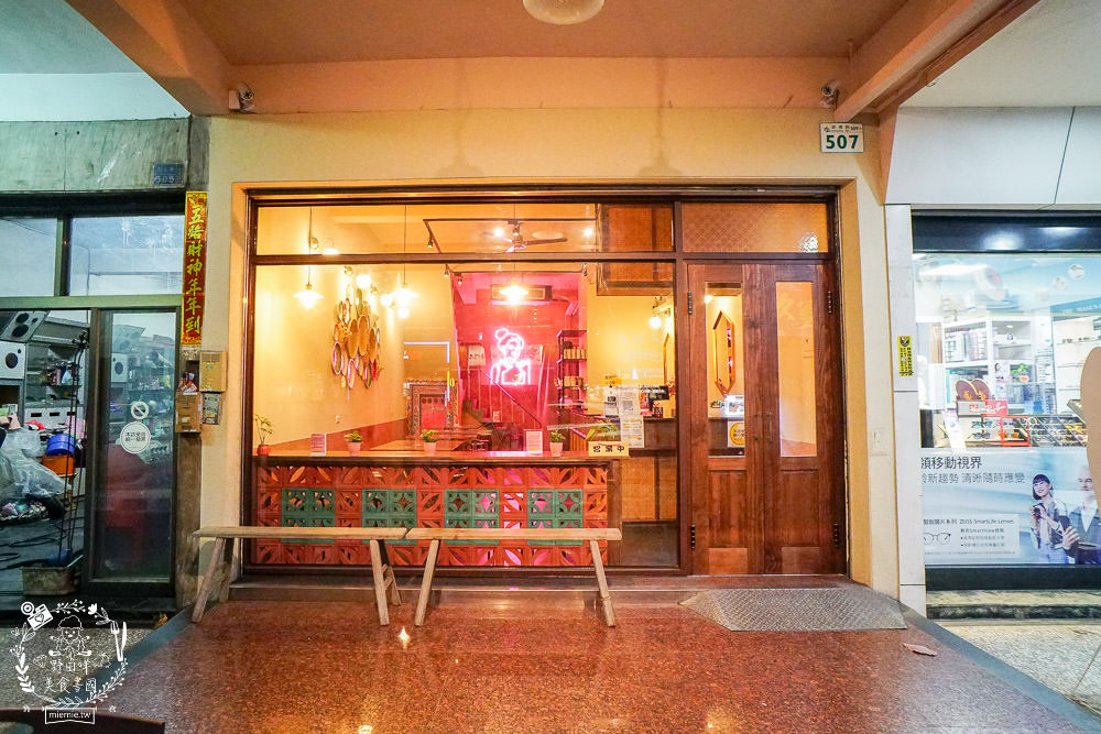 高雄[桂桃嬤販麵洋行]超復古的馬來西亞麵攤來到文山特區囉!肉骨茶麵湯頭超銷魂~