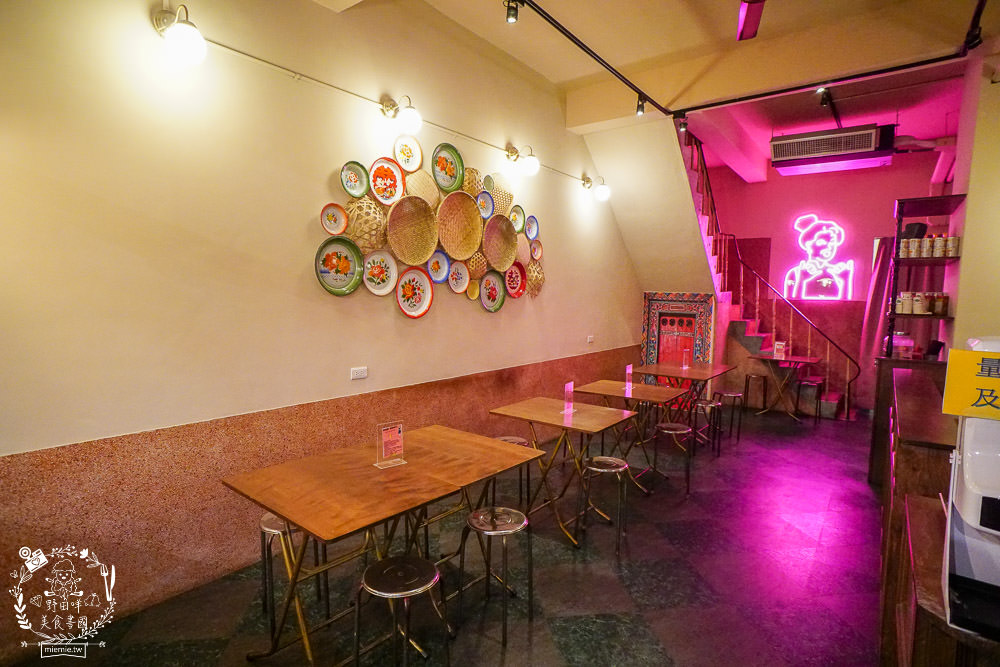 高雄[桂桃嬤販麵洋行]超復古的馬來西亞麵攤來到文山特區囉!肉骨茶麵湯頭超銷魂~