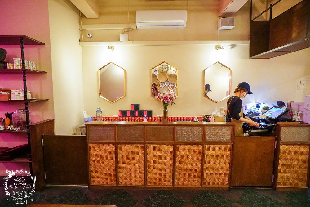 高雄[桂桃嬤販麵洋行]超復古的馬來西亞麵攤來到文山特區囉!肉骨茶麵湯頭超銷魂~