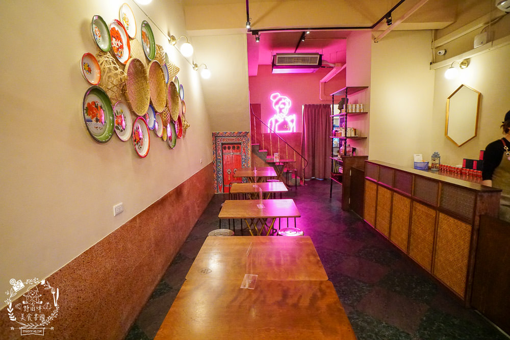 高雄[桂桃嬤販麵洋行]超復古的馬來西亞麵攤來到文山特區囉!肉骨茶麵湯頭超銷魂~