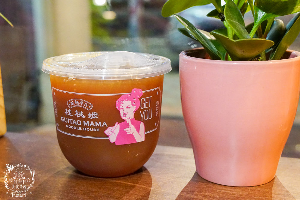 高雄[桂桃嬤販麵洋行]超復古的馬來西亞麵攤來到文山特區囉!肉骨茶麵湯頭超銷魂~