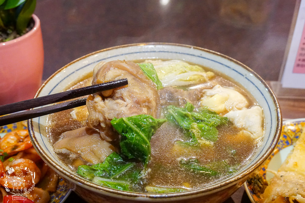 高雄[桂桃嬤販麵洋行]超復古的馬來西亞麵攤來到文山特區囉!肉骨茶麵湯頭超銷魂~