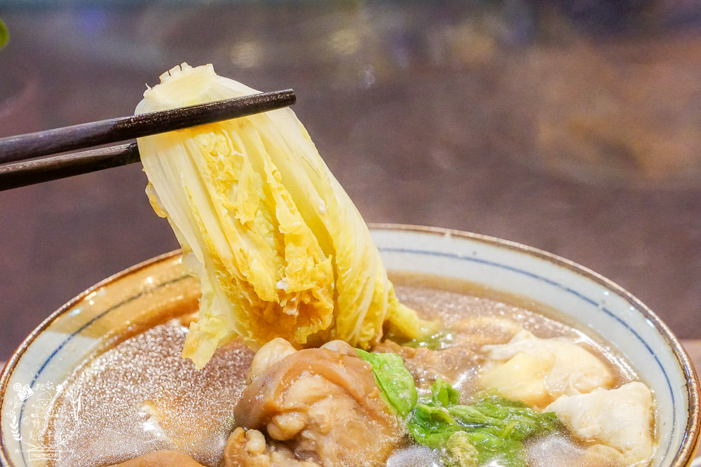 高雄[桂桃嬤販麵洋行]超復古的馬來西亞麵攤來到文山特區囉!肉骨茶麵湯頭超銷魂~