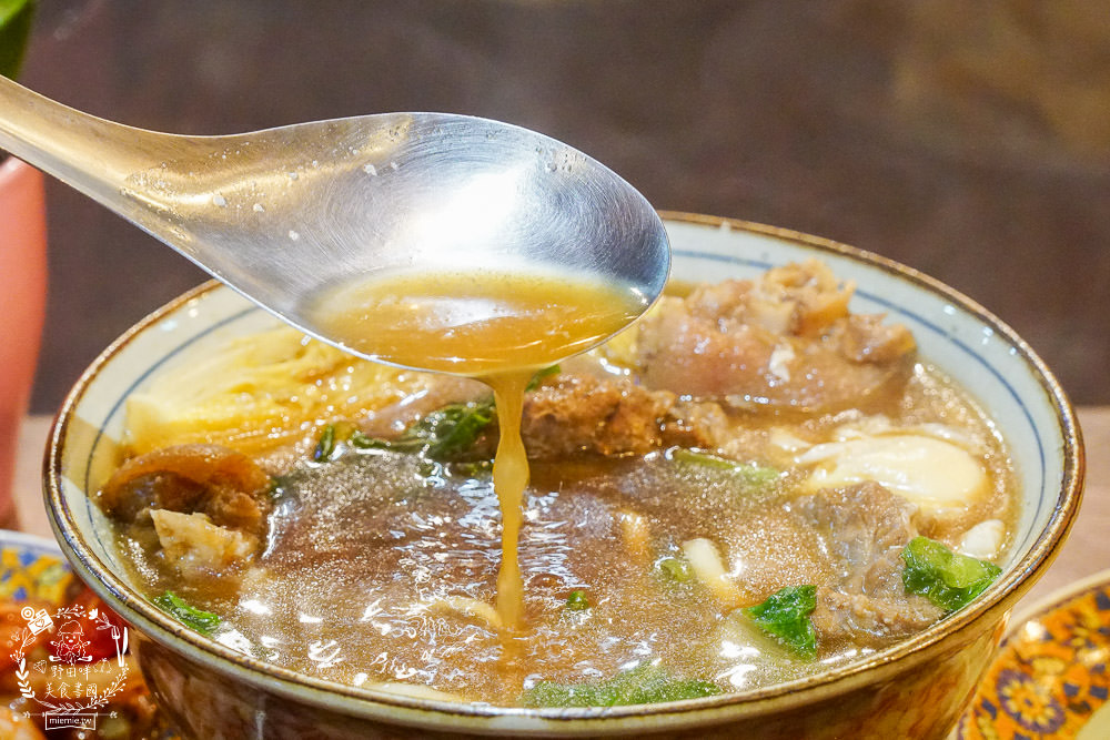 高雄[桂桃嬤販麵洋行]超復古的馬來西亞麵攤來到文山特區囉!肉骨茶麵湯頭超銷魂~