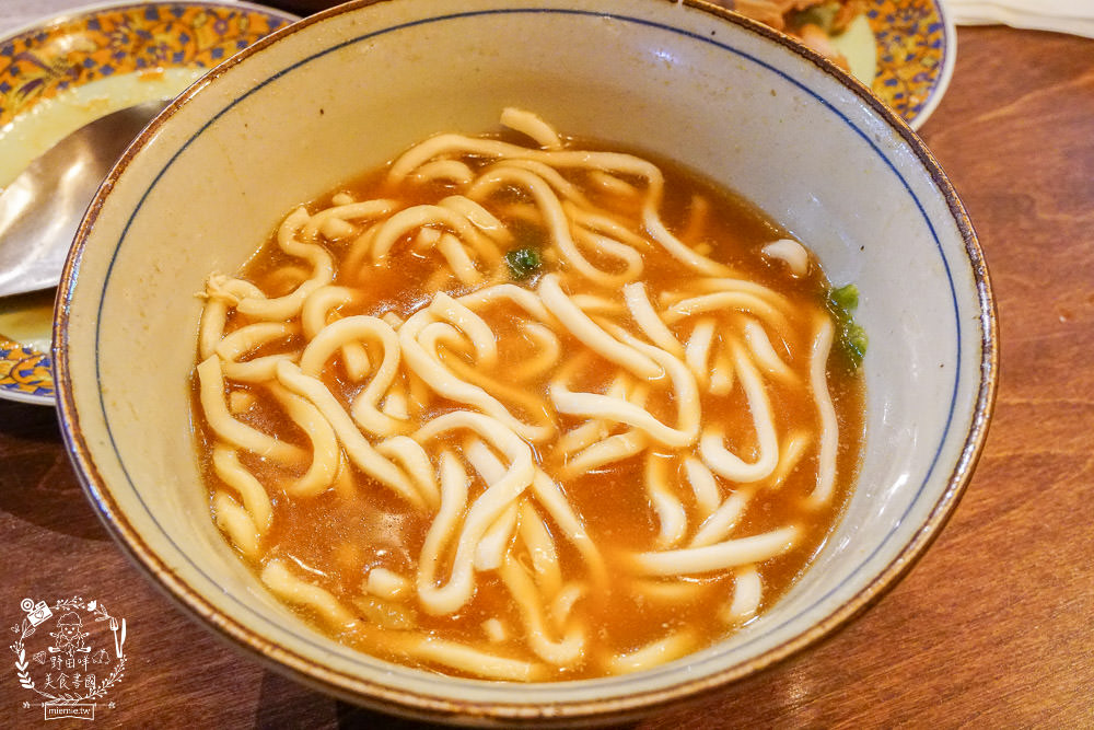 高雄[桂桃嬤販麵洋行]超復古的馬來西亞麵攤來到文山特區囉!肉骨茶麵湯頭超銷魂~