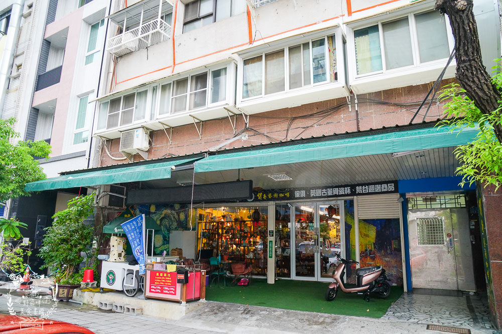 高雄[梵谷藝術咖啡廳]超隱藏版奢華咖啡廳!中式結合西式的藝術品擺設超壯觀!