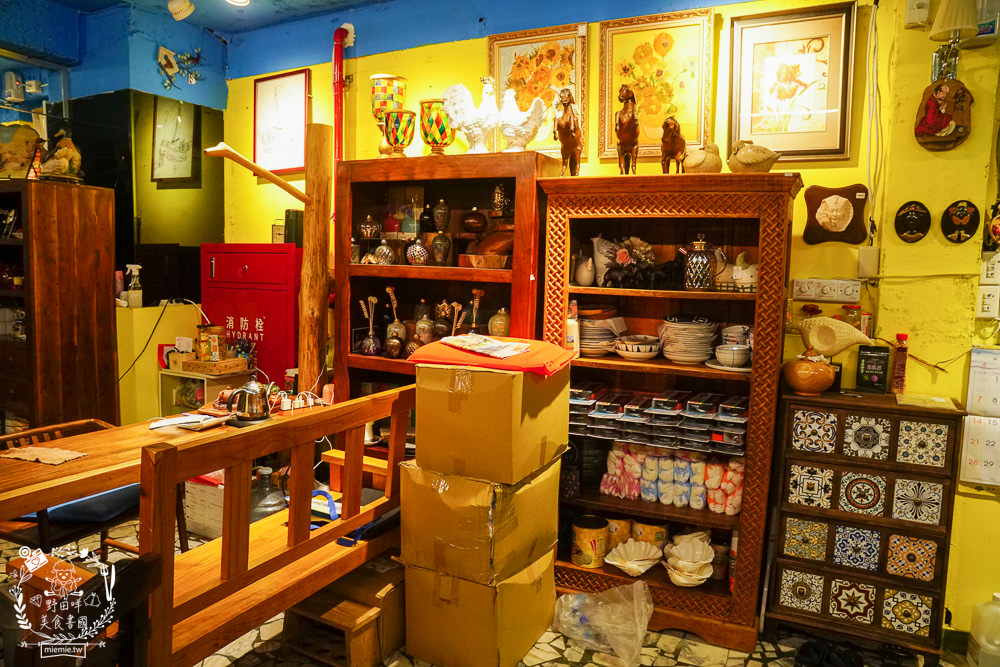 高雄[梵谷藝術咖啡廳]超隱藏版奢華咖啡廳!中式結合西式的藝術品擺設超壯觀!