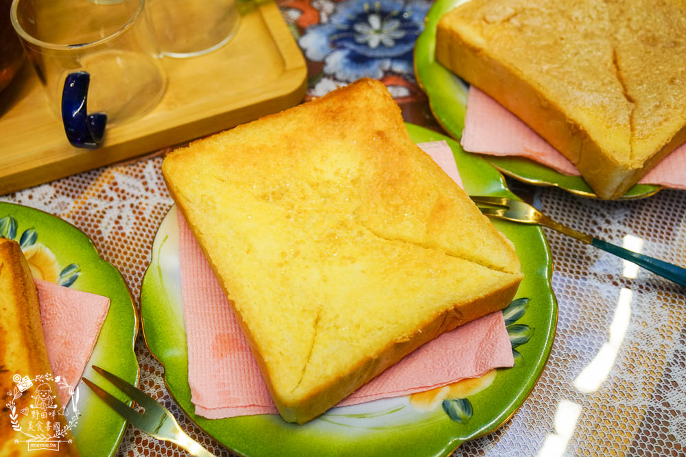 高雄[梵谷藝術咖啡廳]超隱藏版奢華咖啡廳!中式結合西式的藝術品擺設超壯觀!