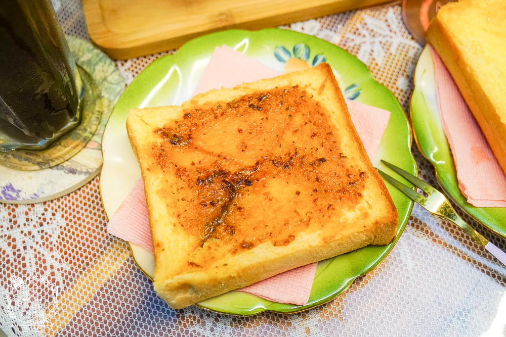 高雄[梵谷藝術咖啡廳]超隱藏版奢華咖啡廳!中式結合西式的藝術品擺設超壯觀!