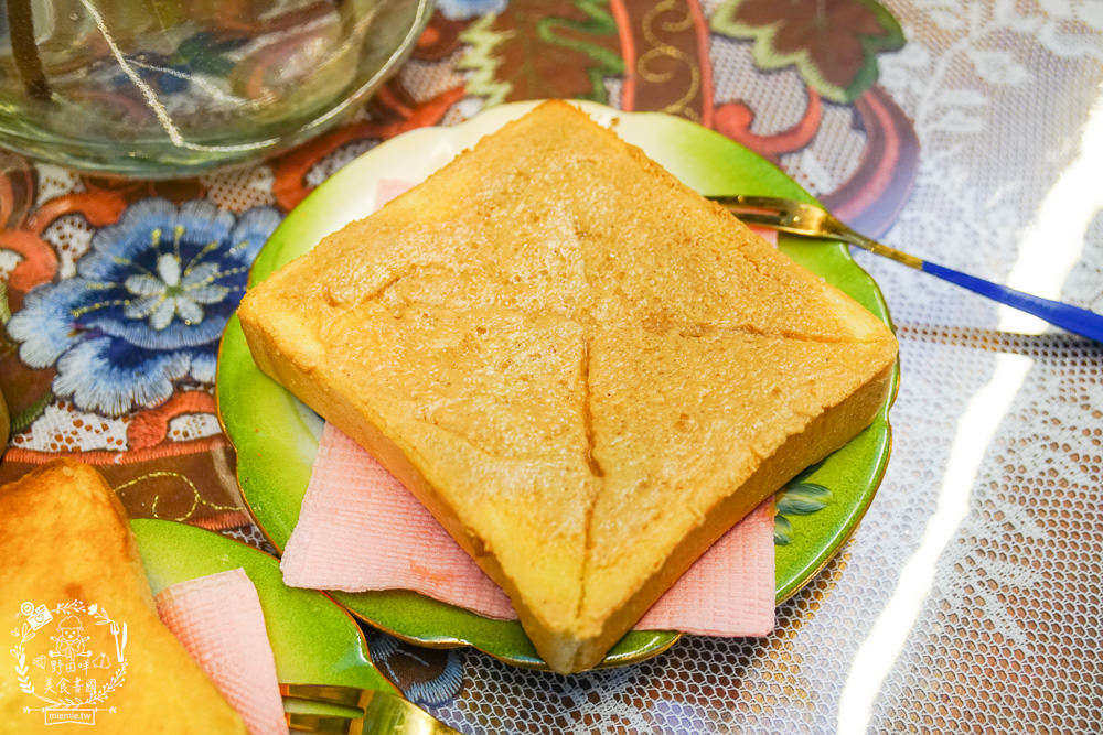 高雄[梵谷藝術咖啡廳]超隱藏版奢華咖啡廳!中式結合西式的藝術品擺設超壯觀!