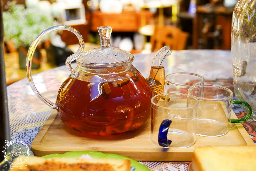 高雄[梵谷藝術咖啡廳]超隱藏版奢華咖啡廳!中式結合西式的藝術品擺設超壯觀!