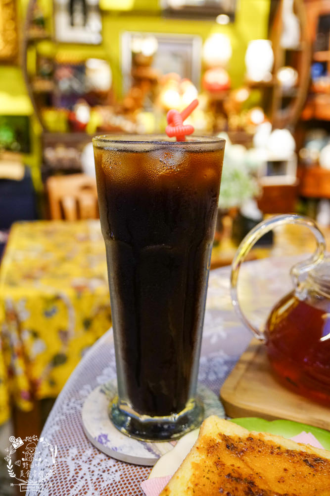 高雄[梵谷藝術咖啡廳]超隱藏版奢華咖啡廳!中式結合西式的藝術品擺設超壯觀!