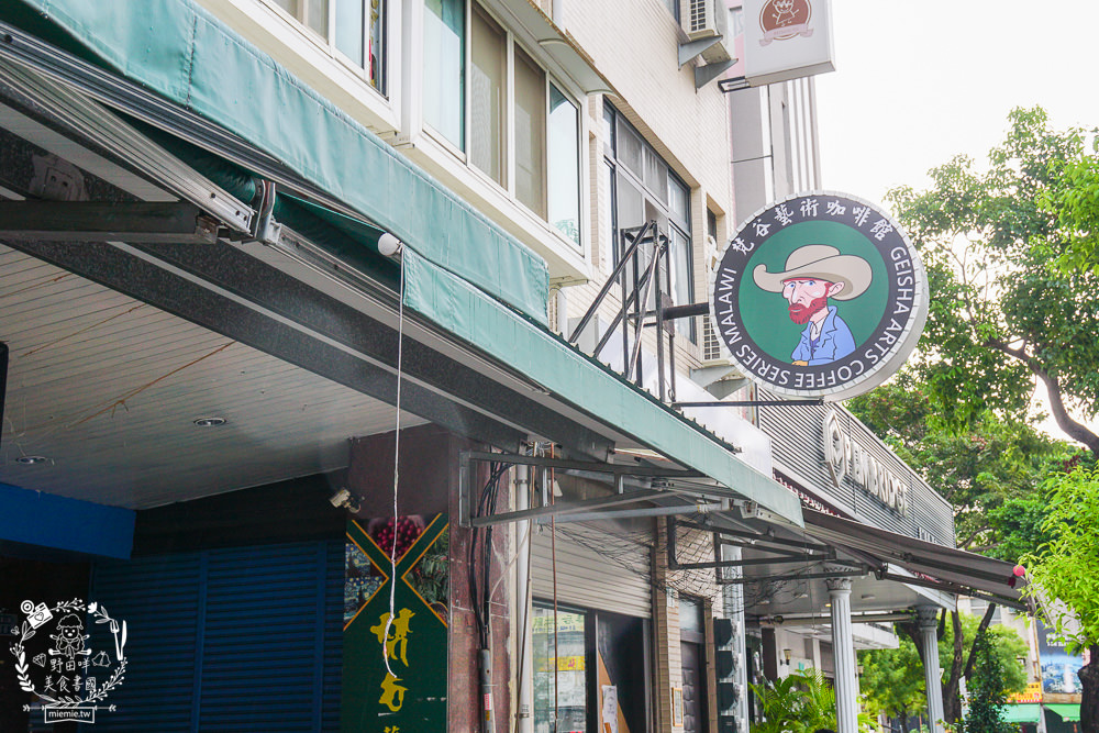 高雄[梵谷藝術咖啡廳]超隱藏版奢華咖啡廳!中式結合西式的藝術品擺設超壯觀!