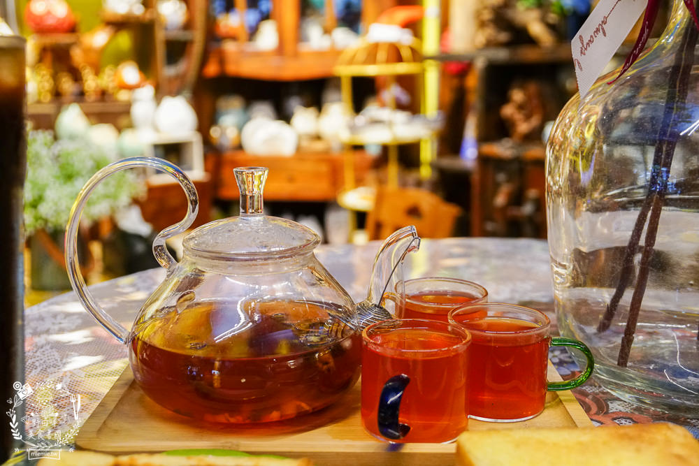 高雄[梵谷藝術咖啡廳]超隱藏版奢華咖啡廳!中式結合西式的藝術品擺設超壯觀!