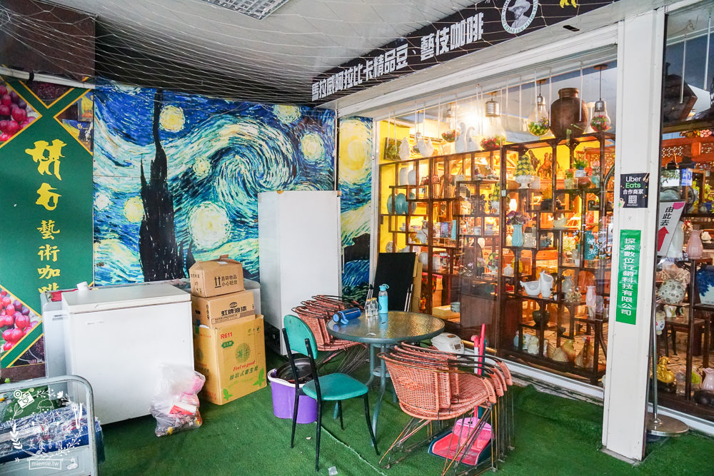 高雄[梵谷藝術咖啡廳]超隱藏版奢華咖啡廳!中式結合西式的藝術品擺設超壯觀!