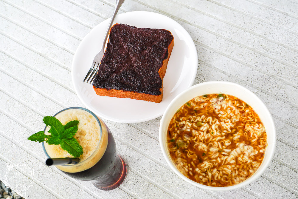 嘉義[森活琚咖啡]阿里山公路的清幽景觀咖啡廳!綠意盎然的山巒景色美不勝收!