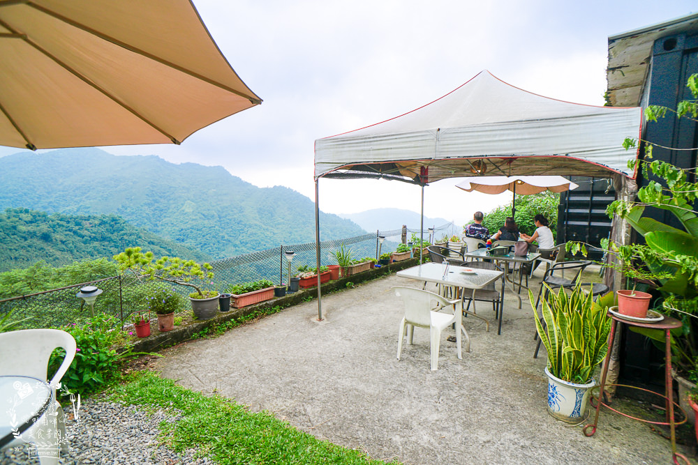 嘉義[森活琚咖啡]阿里山公路的清幽景觀咖啡廳!綠意盎然的山巒景色美不勝收!