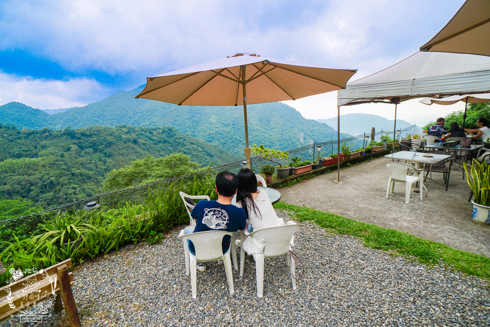 嘉義[森活琚咖啡]阿里山公路的清幽景觀咖啡廳!綠意盎然的山巒景色美不勝收!