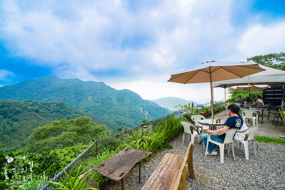 嘉義[森活琚咖啡]阿里山公路的清幽景觀咖啡廳!綠意盎然的山巒景色美不勝收!