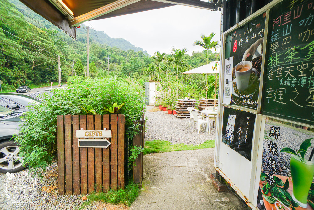 嘉義[森活琚咖啡]阿里山公路的清幽景觀咖啡廳!綠意盎然的山巒景色美不勝收!