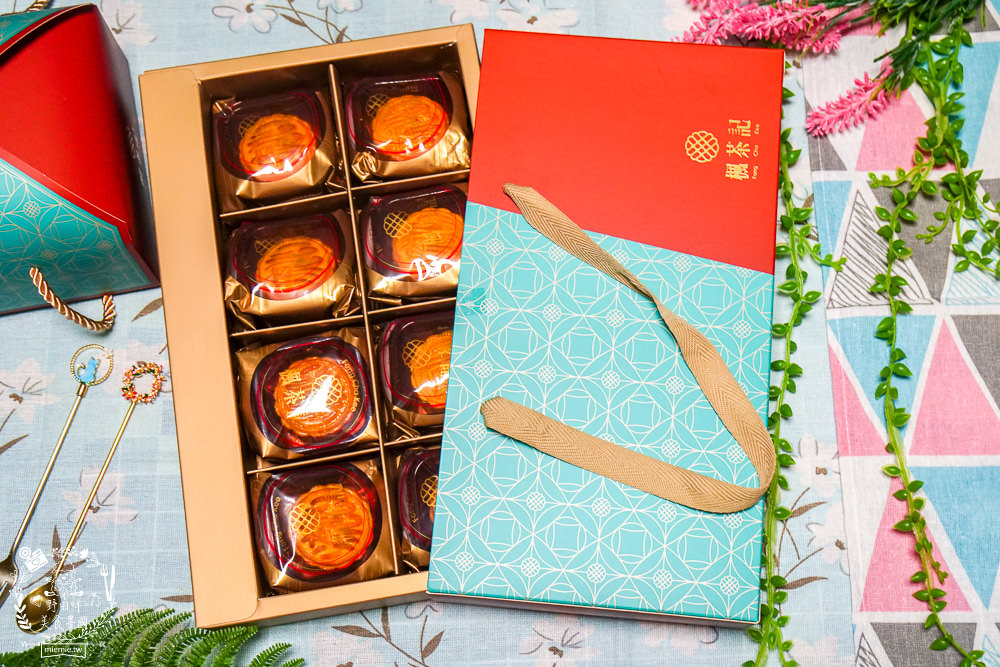 2022月餅推薦[楓茶記]新推出超濃郁洪水瀑布黑芝麻流心月餅!每年秒殺的港式手工菠蘿蛋黃酥+超爆漿的流心奶黃月餅