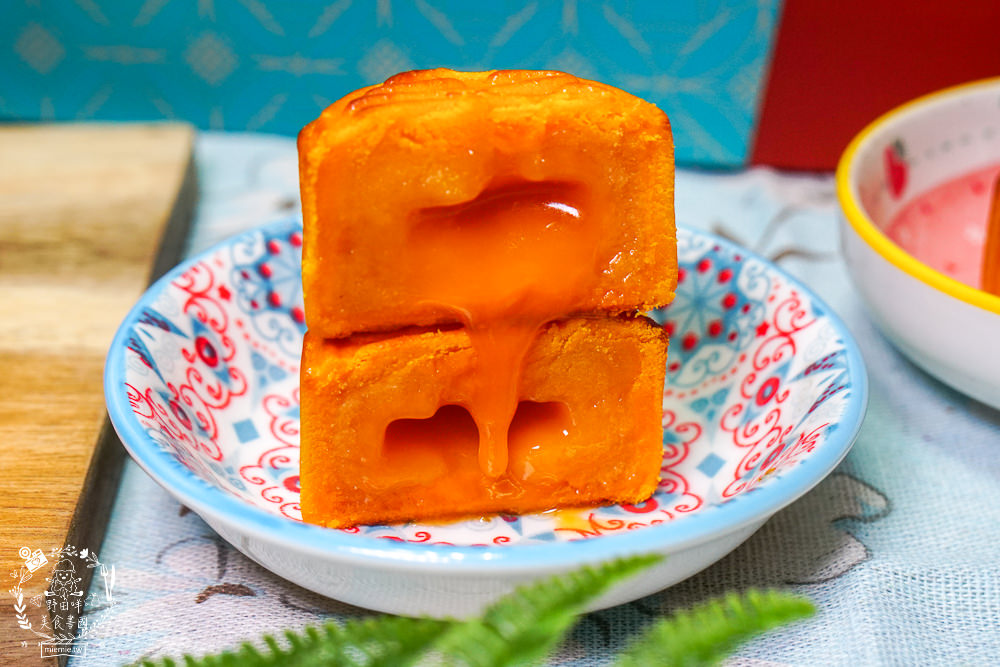 2022月餅推薦[楓茶記]新推出超濃郁洪水瀑布黑芝麻流心月餅!每年秒殺的港式手工菠蘿蛋黃酥+超爆漿的流心奶黃月餅