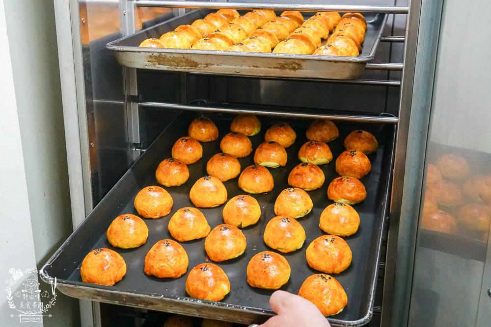 2022月餅推薦[楓茶記]新推出超濃郁洪水瀑布黑芝麻流心月餅!每年秒殺的港式手工菠蘿蛋黃酥+超爆漿的流心奶黃月餅