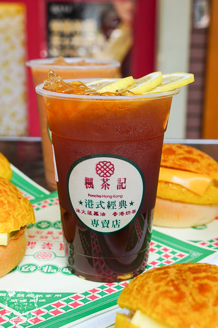 高雄[楓茶記總店冰火菠蘿油]台灣超人氣冰火菠蘿油!邪惡香濃牽絲芝心還不吃爆?