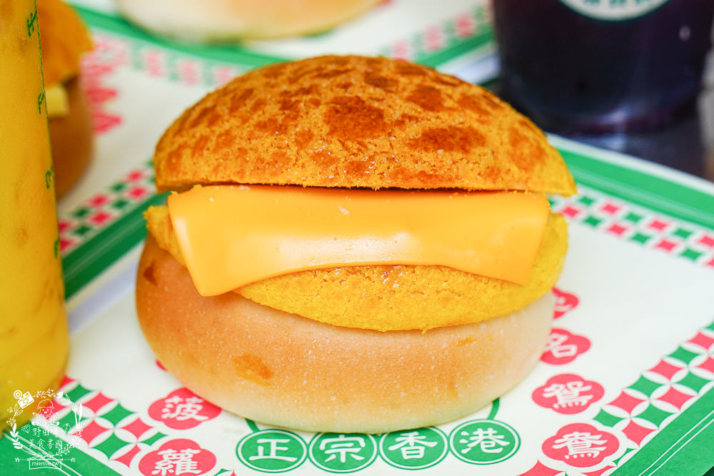 高雄[楓茶記總店冰火菠蘿油]台灣超人氣冰火菠蘿油!邪惡香濃牽絲芝心還不吃爆?