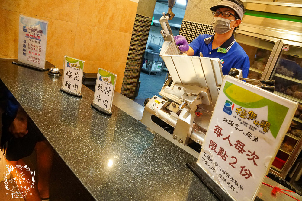 高雄文山特區[極鮮火鍋吃到飽]每逢假日一定排隊!極致豐富的聚餐選擇!