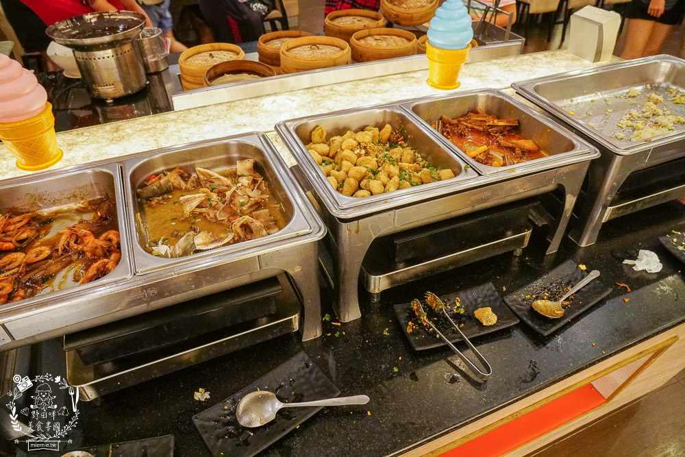 高雄文山特區[極鮮火鍋吃到飽]每逢假日一定排隊!極致豐富的聚餐選擇!