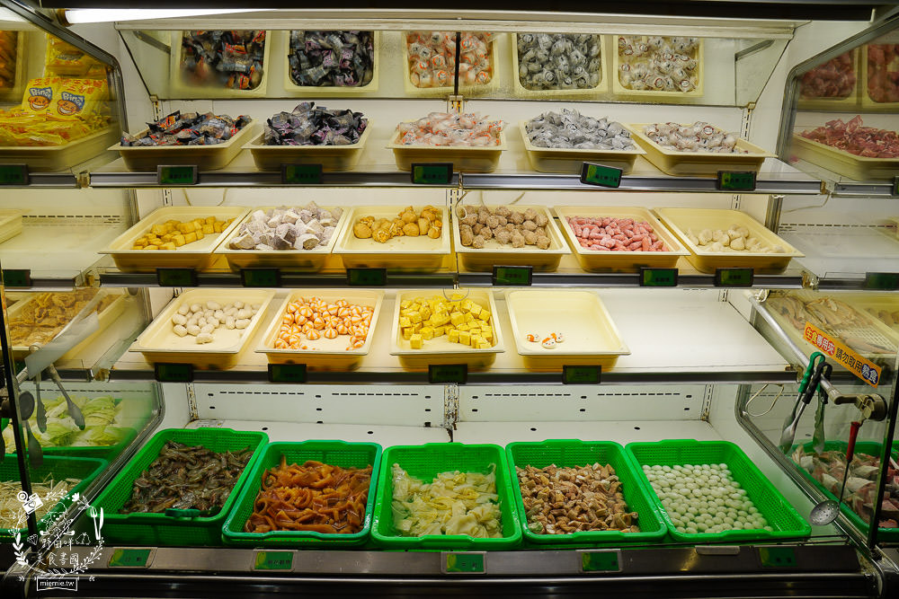 高雄文山特區[極鮮火鍋吃到飽]每逢假日一定排隊!極致豐富的聚餐選擇!