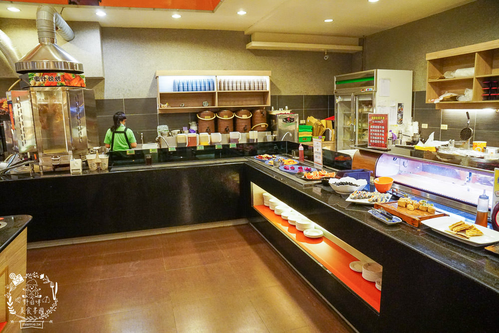 高雄文山特區[極鮮火鍋吃到飽]每逢假日一定排隊!極致豐富的聚餐選擇!