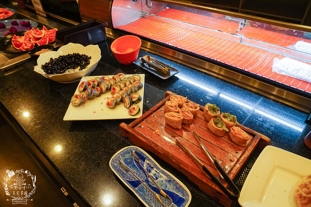 高雄文山特區[極鮮火鍋吃到飽]每逢假日一定排隊!極致豐富的聚餐選擇!