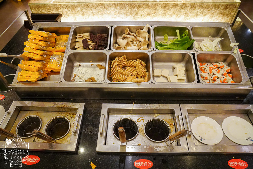 高雄文山特區[極鮮火鍋吃到飽]每逢假日一定排隊!極致豐富的聚餐選擇!