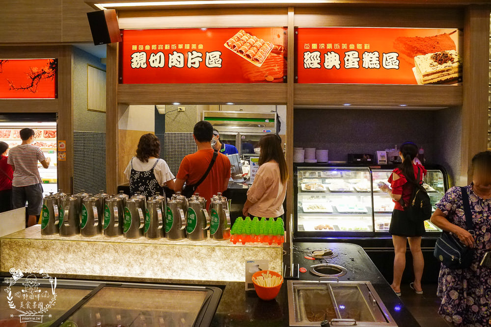 高雄文山特區[極鮮火鍋吃到飽]每逢假日一定排隊!極致豐富的聚餐選擇!