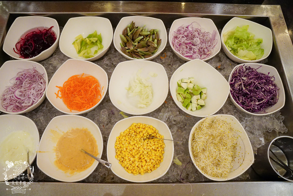 高雄文山特區[極鮮火鍋吃到飽]每逢假日一定排隊!極致豐富的聚餐選擇!