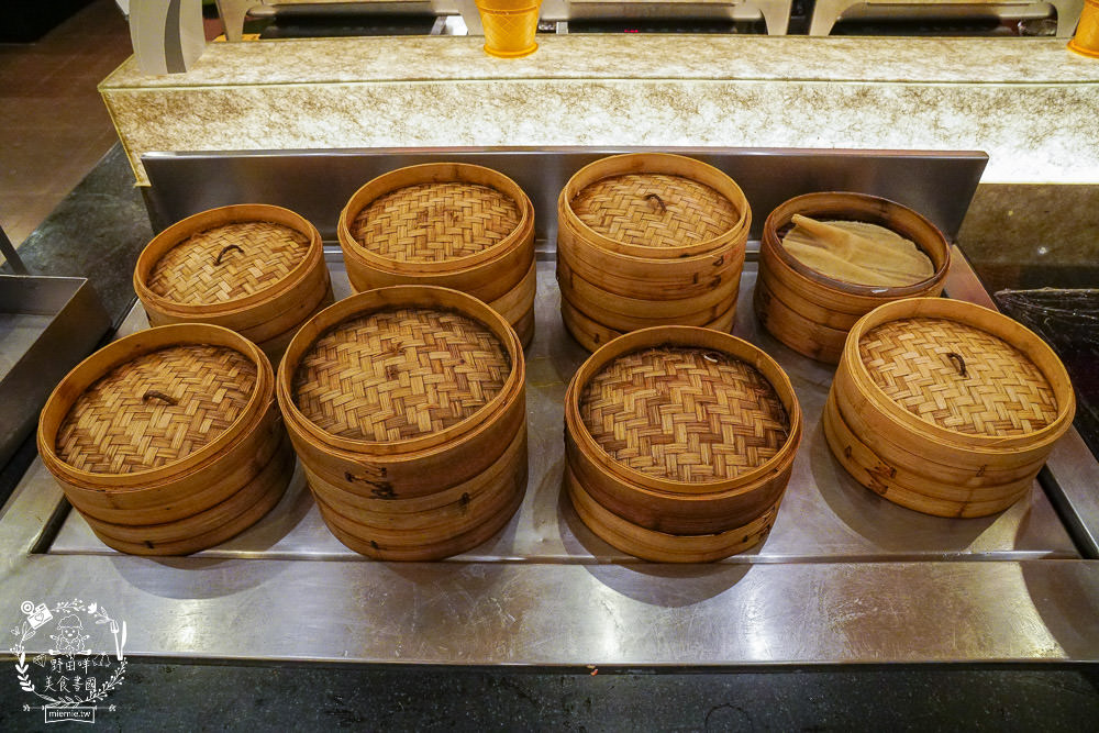 高雄文山特區[極鮮火鍋吃到飽]每逢假日一定排隊!極致豐富的聚餐選擇!