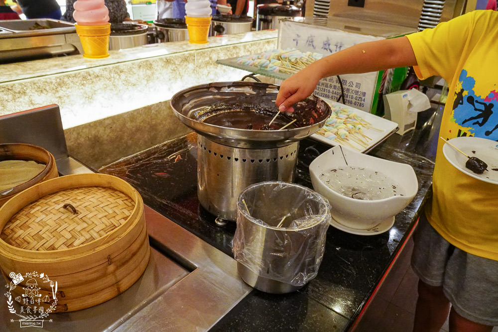 高雄文山特區[極鮮火鍋吃到飽]每逢假日一定排隊!極致豐富的聚餐選擇!