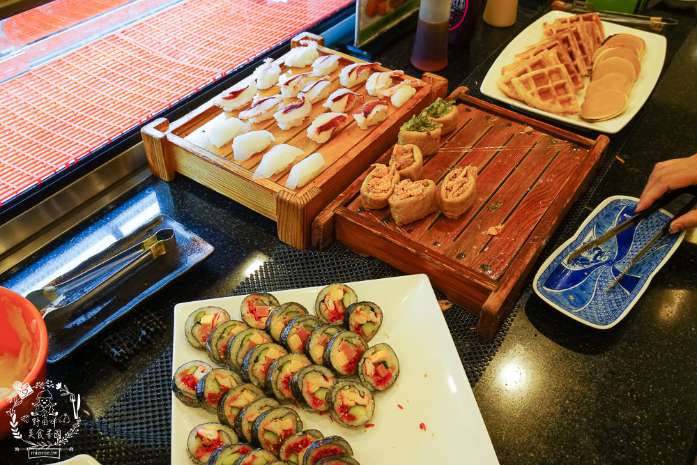 高雄文山特區[極鮮火鍋吃到飽]每逢假日一定排隊!極致豐富的聚餐選擇!